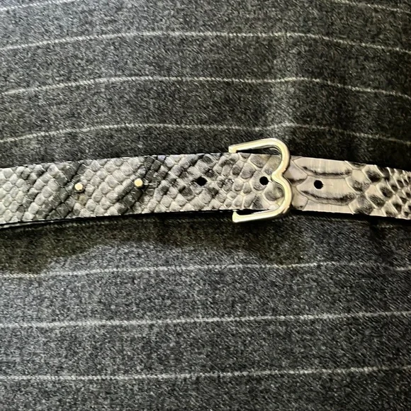 Brooks Brothers leather embossed belt new never worn Leather Embossed Belt main image 4